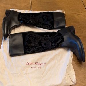 Salvatore ferragamo black and suede women’s riding boots size 8